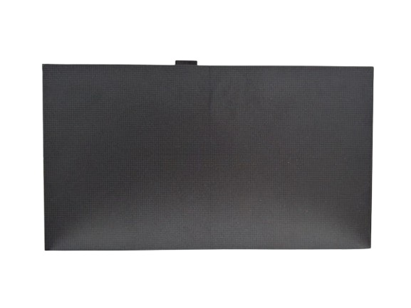 تستخدم تقنية شاشة LED الرائدة في الصناعة لتوفير وضوح وسطوع وتباين أكبر مع عمر خدمة أطول.