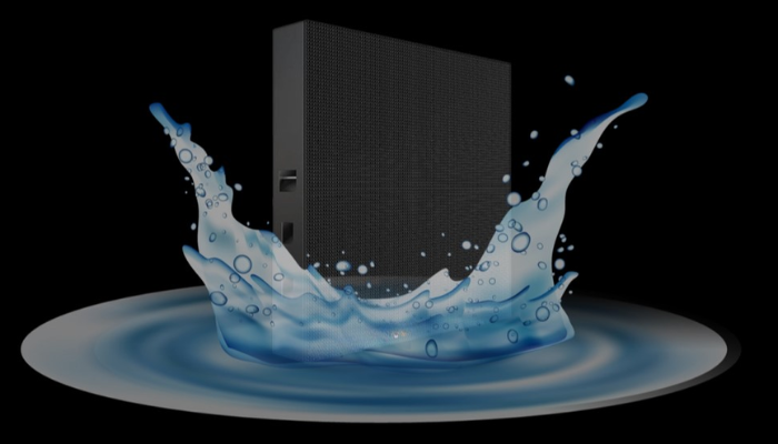 شاشة ليد حديد خارجية بقياس 960×960 مم مثبتة في بيئة خارجية صعبة مع طقس متقلب