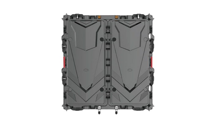 شاشة ليد خارجية بألواح ألومنيوم مصبوب مثبتة على واجهة حديثة في مساحة مفتوحة