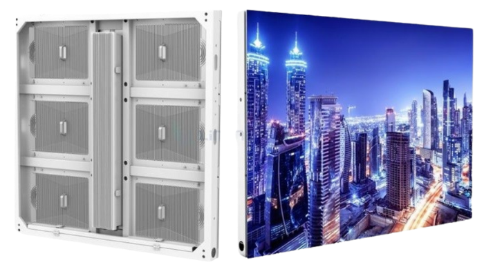 شاشة ليد البلاتينيوم 960×960 مم مثبتة في موقع خارجي وتعمل بكفاءة تحت ظروف جوية صعبة.